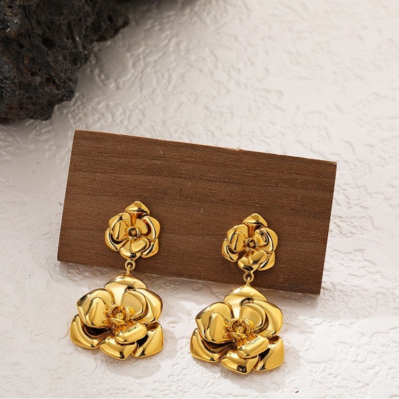 Gold Rose Drop Earrings*18K Gold Plated Floral Earrings*Vintage Inspired - Picture 3 of 9